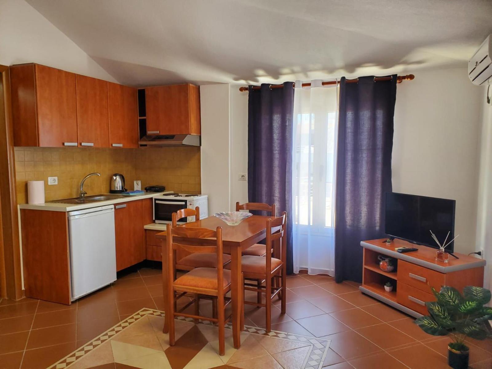 Summer Gate Apartment Sarandë Eksteriør billede