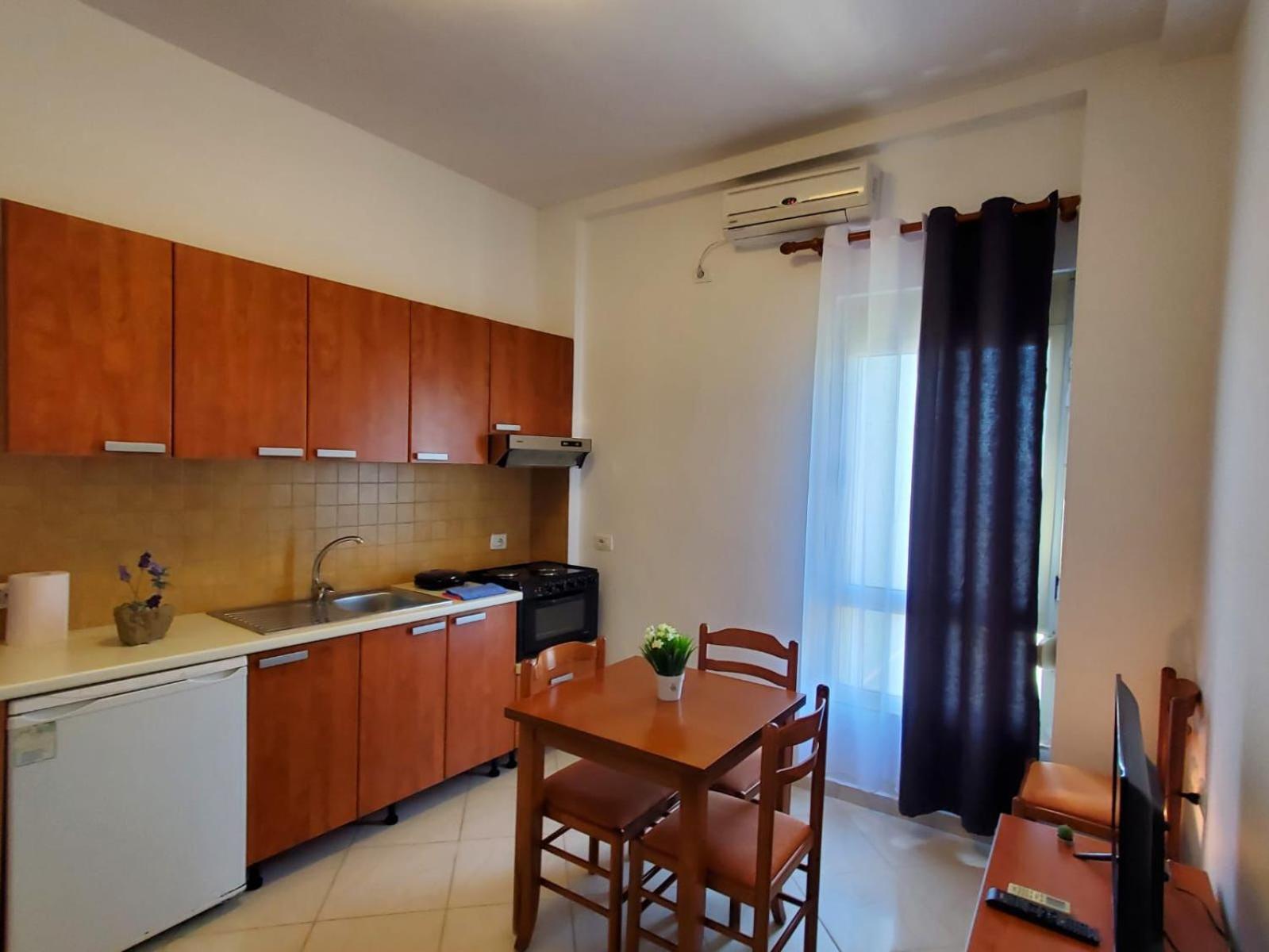 Summer Gate Apartment Sarandë Eksteriør billede